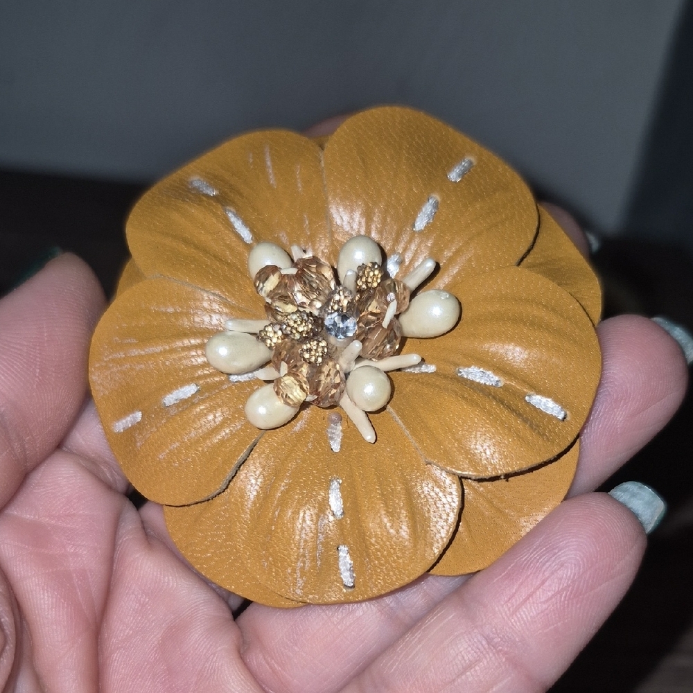 Leather Statement Flower Brooch With Embellishments And Faux Pearls Vintage? - Picture 5 of 9